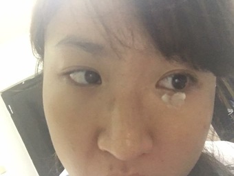只有晚上按，現在秋天換季眼周也很容易乾，所
