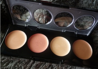 情...囧)到附近的屈臣氏晃晃，稍微試了一